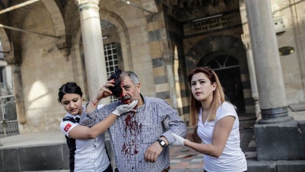 Medical aid workers help a man wounded by Daesh rocket fire in Kilis, Turkey. (AFP/Yasin Akgul)