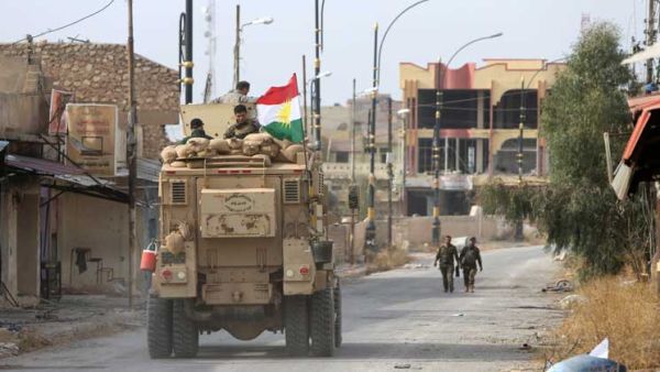 القوات الكردية تتقدم في الرقة بدعم جوي أمريكي
