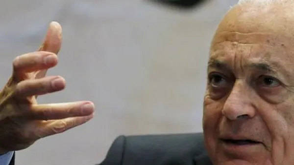 نبيل العربي يعزي هاتفيا لبنان بضحايا التفجيرين
