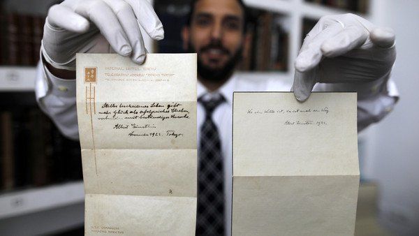 مجهول يشتري "وصفة آينشتاين للسعادة" بـ"مليون و56 ألف دولار"