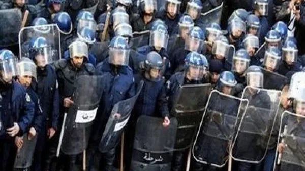 عناصر من الأمن الجزائري