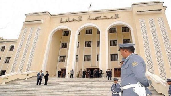 تجريد وزيرين جزائريين من شهادة الماجستير