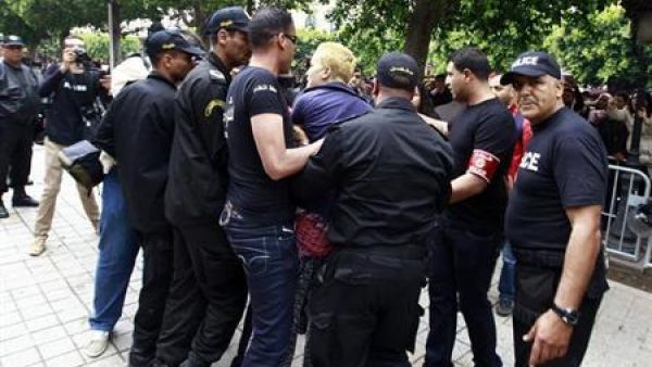 تليجراف ترصد خللاً أمنيًا بالمنافذ الحدودية لبريطانيا - ارشيف 