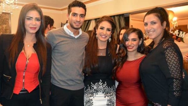 انفصال ابنة الفنانة "امل رزق" عن الفنان الشاب "محمد الشرنوبي"!