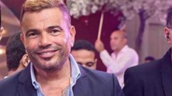 Amro Diab appeared with a new look during a wedding he performed at (Source: lounge_magazine - Instagram)