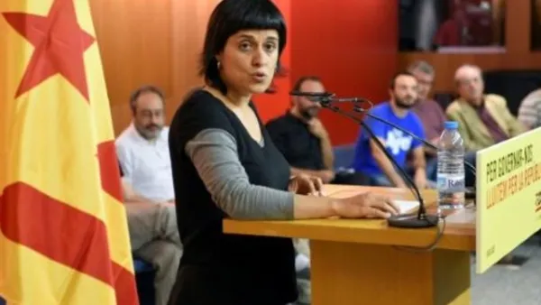زعيمة كتالونية تفر إلى سويسرا هربا من المحاكمة في إسبانيا
