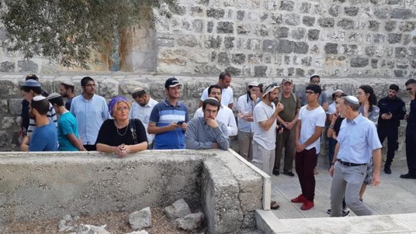 عشرات المستوطنين اقتحموا المسجد في ذكرى ما يسمى "السنة العبرية"