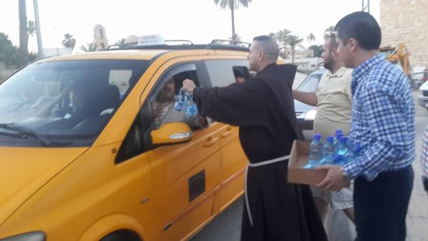 فلسطين:كنسية تقوم بإفطار الصائمين في شهر رمضان