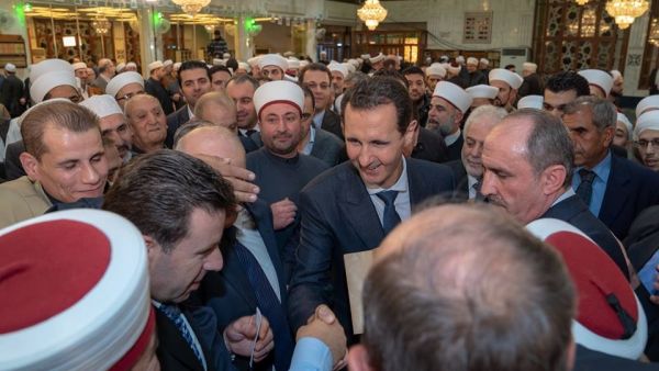 حضر المناسبة مجموعة من كبار المسؤولين في نظام الأسد، إضافة إلى المفتي أحمد بدر الدين حسون