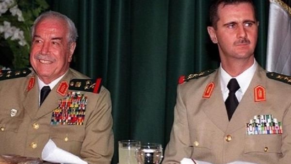 تولى طلاس منصب وزير الدفاع بين عامي 1972 و2004 