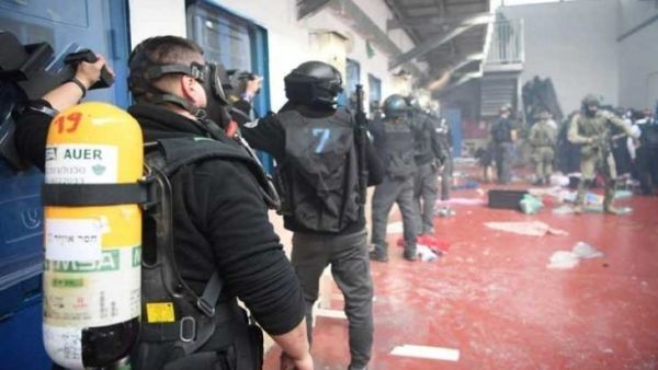 الأسرى في سجن عوفر أعادوا وجبات الطعام الإثنين وصباح الثلاثاء