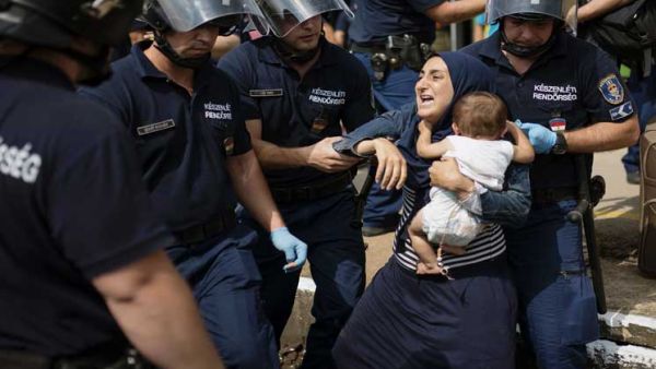 الاتحاد الأوروبي أدخل اللاجئين في "دائرة مفرغة"