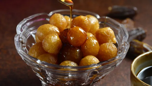تعتبر العوامة السورية من الحلويات الشعبية التقليدية البسيطة


