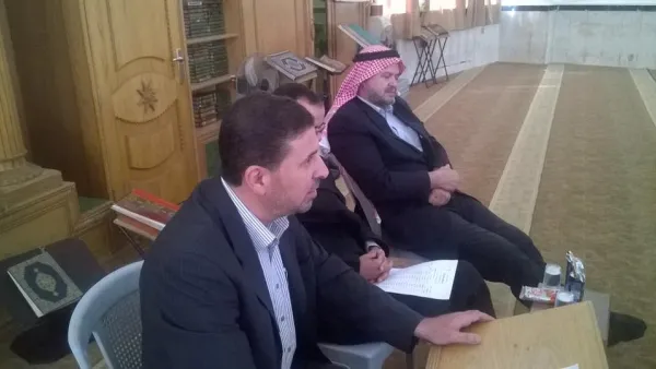 مدير اوقاف الزرقاء محاضرا في احد المساجد