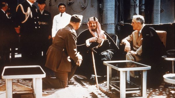 وحّد الملك عبد العزيز السعودية بشكلها الحالي عام 1932 وحكمها لغاية وفاته بالعام 1953 