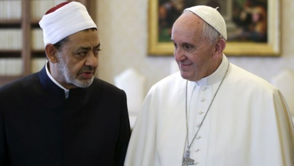 بابا الفاتيكان : اتمنى أن تكون هذه الزيارة بمثابة عناق تعزية وتشجيع لجميع مسيحيي الشرق الأوسط
