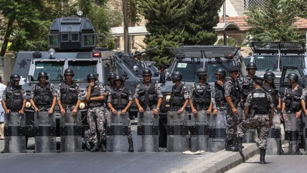 Jordanian security forces on guard before protesters near Israeli Embassy in Amman (AFP/File Photo)	