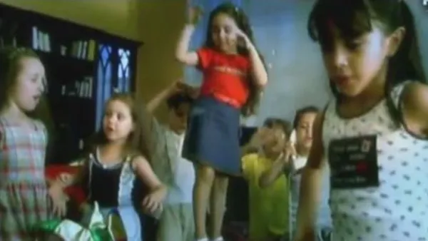 لقطة من فيديو كليب "بابا فين" 