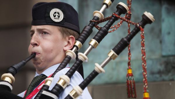 The history of bagpipes travels across the Middle East! (Shutterstock)