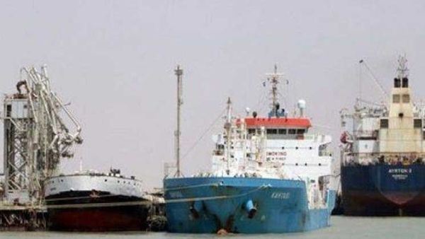 غرق سفينة عراقية في الخليج العربي