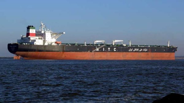 ناقلة نفط كانت تنقل 136 الف طن من النفط وعلى متنها طاقماً من 32 شخصاً 