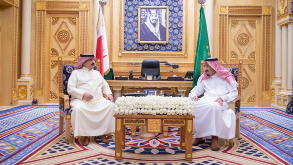 العاهل السعودي، الملك سلمان بن عبد العزيز ونظيره البحريني، الملك حمد بن عيسى آل خليفة
