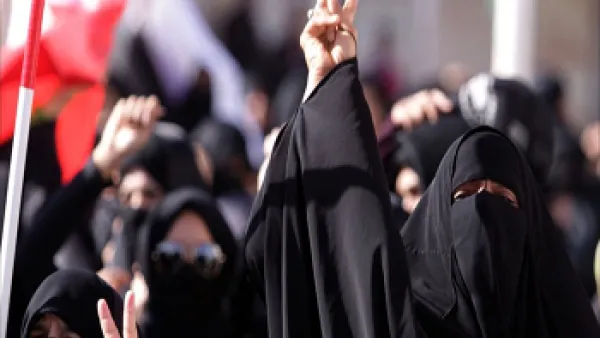حبس وإسقاط الجنسية عن 24 بحرينيا بتهمة الانضمام لداعش - ارشيف 