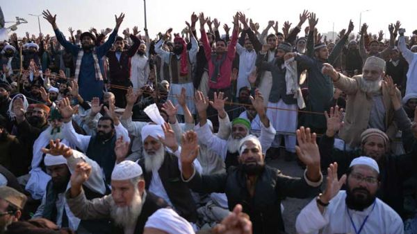 قالت محطة (بي تي في) الاخبارية الحكومية الاثنين إن وزير القانون زاهد حامد استقال