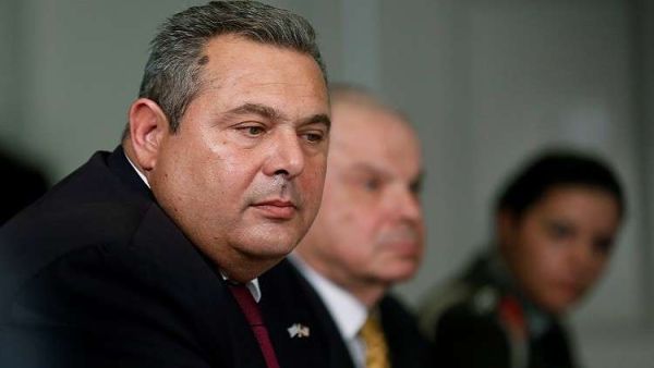 وزير الدفاع اليوناني بانوس كامينوس