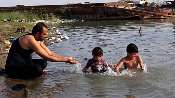 شط العرب مكب للنفايات، رئة البصرة تختنق
