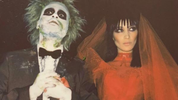 They were born in 1990 and 1996 (Source:  bellahadid / Instagram ) 