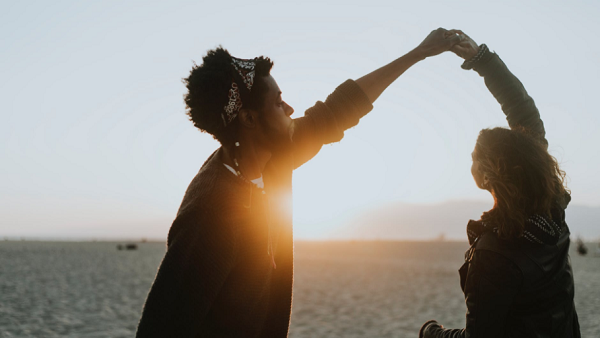 ينبغي أن يشعر كل منكما بالراحة في حضور الآخر