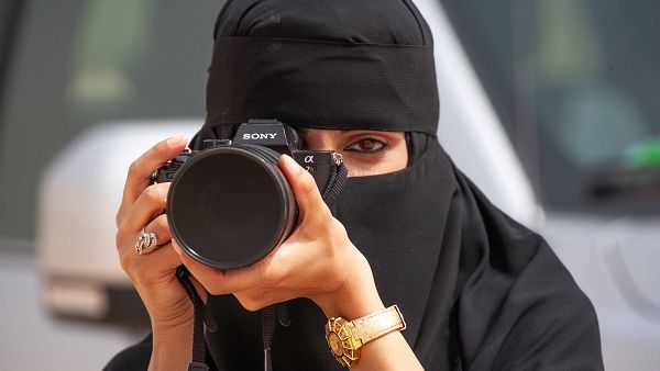 نوال تركي الجبر، رئيسة القسم النسائيّ في جريدة الرياض الناطقة باللغة العربيّة ومقدّمة البرامج الإذاعيّة المخضرمة