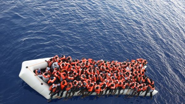 تونس: انتشال 8 جثامين وإنقاذ 14 إثر غرق قارب للمهاجرين