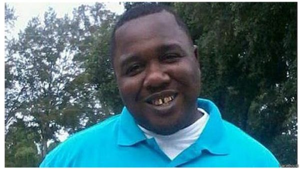 اطلقت شرطة لويزيانا فجر الثلاثاء النار على رجل اسود يبيع الاقراص المدمجة في محل صغير وقتلته