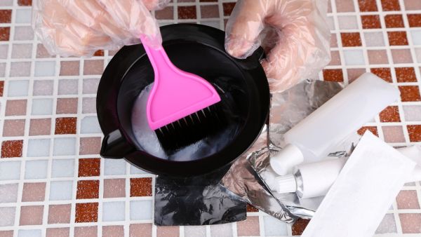 الحناء من الأعشاب التي تستخدم في تلوين الملابس والأقمشة