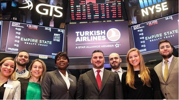 Turkish Airlines General Manager Cenk Öcal, with representatives, ringing the opening bell at New York Stock Exchange (NYSE).