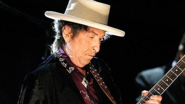 The iconic singer has finally agreed to pick up his prestigious award in person. (File photo)