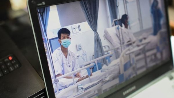 أول ظهور لفتية "الكهف" في تايلاند بعد إنقاذهم