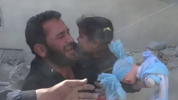 معظم غارات النظام والجيش الروسي تستهدف المدنيين - من الفيديو