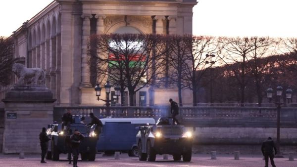 بعد حادث الطعن تحصن الزوجان في غرفة تستخدم للزيارات الأسرية في السجن 