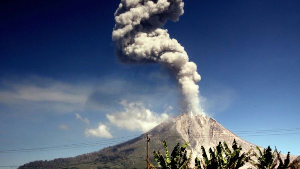إندونيسيا ترفع حالة التأهب إلى أقصى مستوى لها بسبب بركان بالي