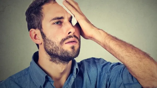 من الضروري علاج مشكلة التعرق الزائد