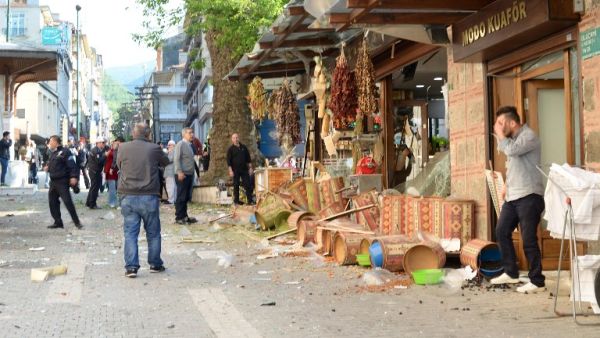 People stand in front of a shop that was damaged following a bombing, in Bursa, northwestern Turkey, on April 27, 2016. (AFP/Onur Yurtsever)