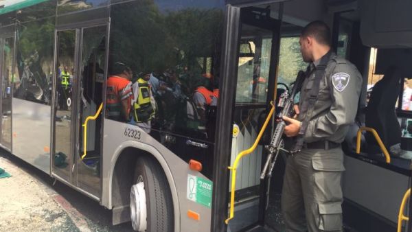  الحافلة التي تعرضت للهجوم في القدس