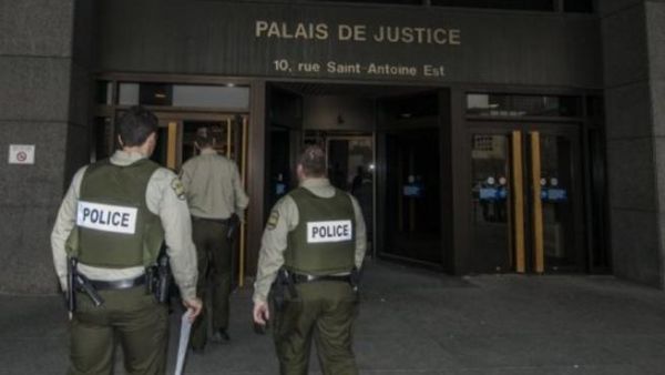 عناصر من الشرطة الكندية في موقع اطلاق نار في بلدة سان البرت بمقاطعة ألبرتا 