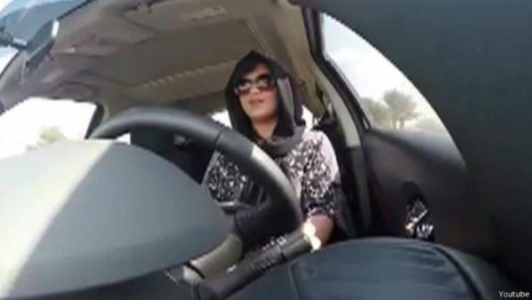 أي امرأة تملك رخصة قيادة سيارة في إحدى دول الخليج ستتمكن من القيادة في المملكة