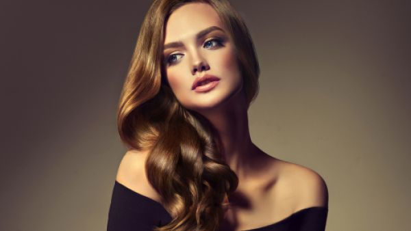 يعتبر فيلر الشعر من الطرق السهلة القادرة على تكثيف الخصل
