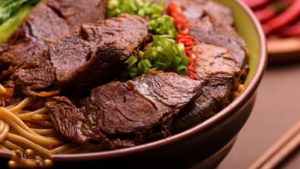 شرائح اللحم البقري بالفلفل الأحمر