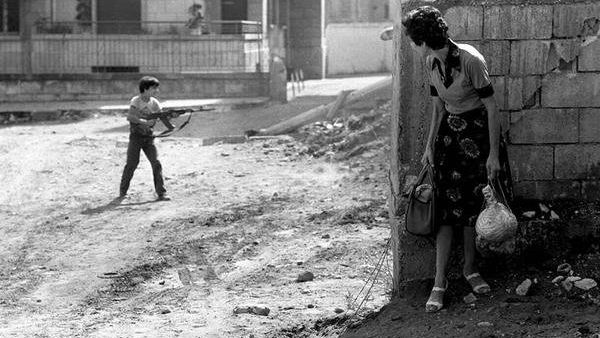 Powerful picture from the Lebanese civil war in 1975. (Twitter)